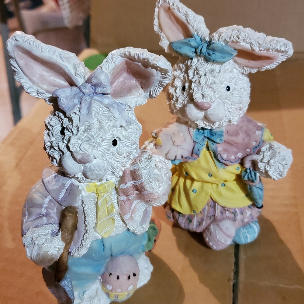Vintage bunny figurines
